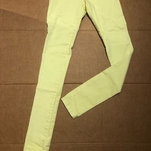 Jeans jaunes